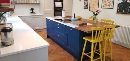 A compact but eye-catching kitchen island